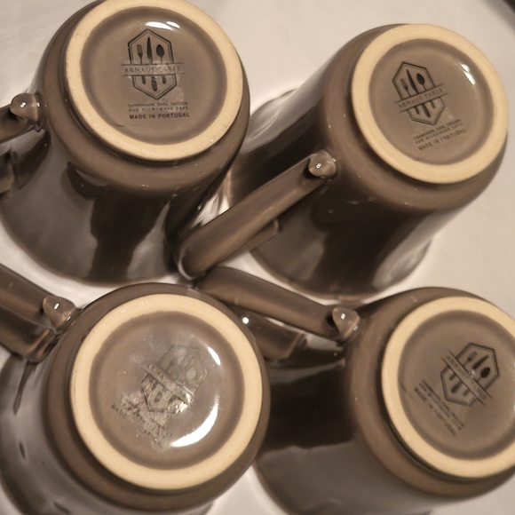 4 Arhaus Avignon Grey Scalloped Mugs - Picture 4 of 4